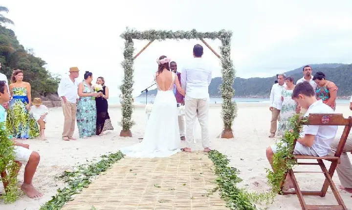 Guarujá vai aos bairros inscrever para  casamento comunitário na praia