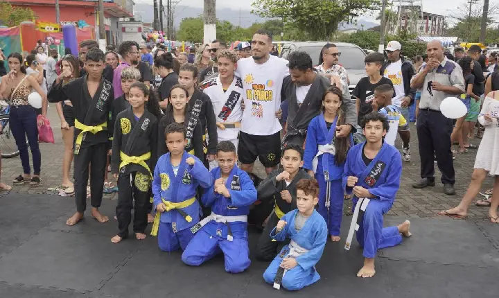 Instituto Charles do Bronxs promove ação social neste sábado (15) em Guarujá