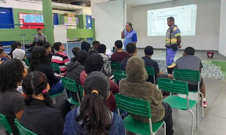 Jovens de Santos tomam iniciativa para se conscientizar sobre segurança no trânsito