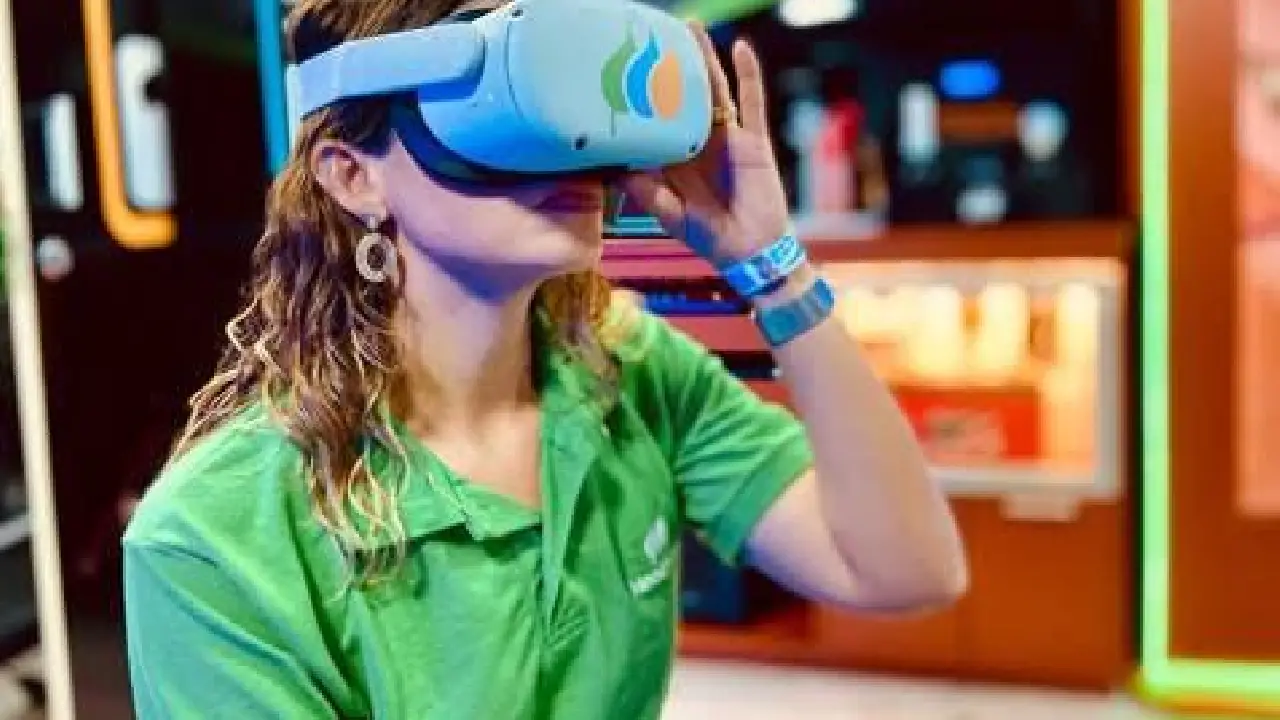 Lazer nas férias: descubra os caminhos da energia elétrica na Unidade Móvel Educativa da Neoenergia Elektro no Guarujá