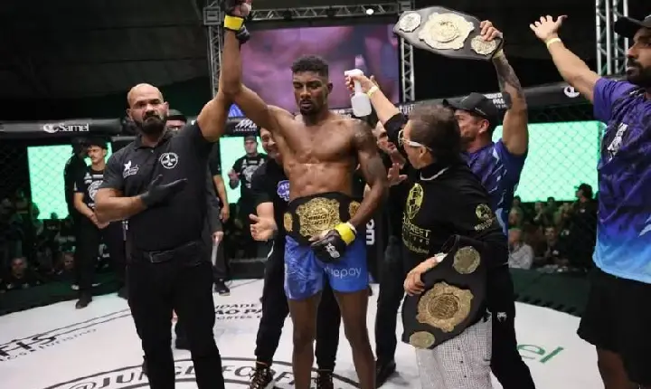 Lutador santista Soul Glo dá show e unifica cinturão no Jungle Fight