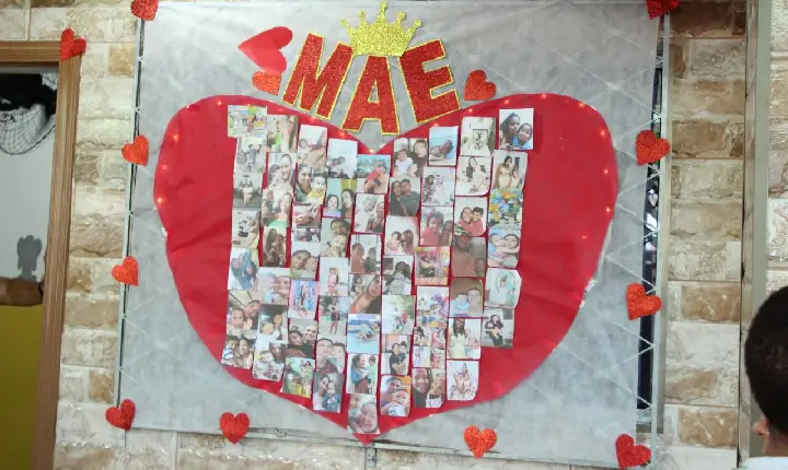 Mamães se emocionam com homenagens em creche da Área Continental