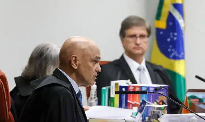 Moraes lê relatório e PGR reforça que Bolsonaro buscou manter poder