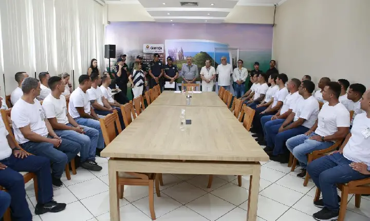 O prefeito de Guarujá, Válter Suman, recepcionou 35 candidatos aprovados no concurso público do edital nº 001/2018 da Guarda Civil Municipal. O encont