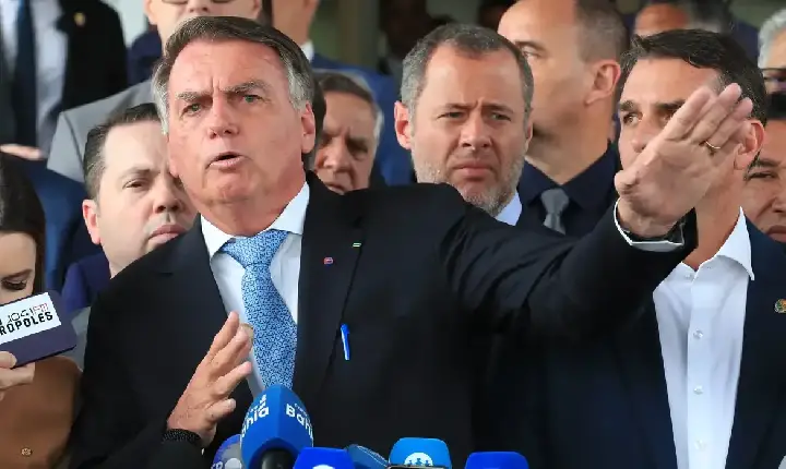 Oposição classifica de arbitrárias medidas cautelares contra Bolsonaro