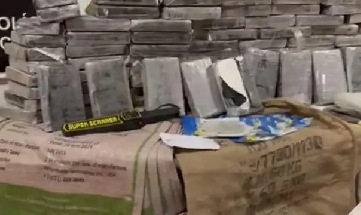 Polícia encontra 100 kg de cocaína em galpão usado para abastecimento de drogas na Baixada Santista