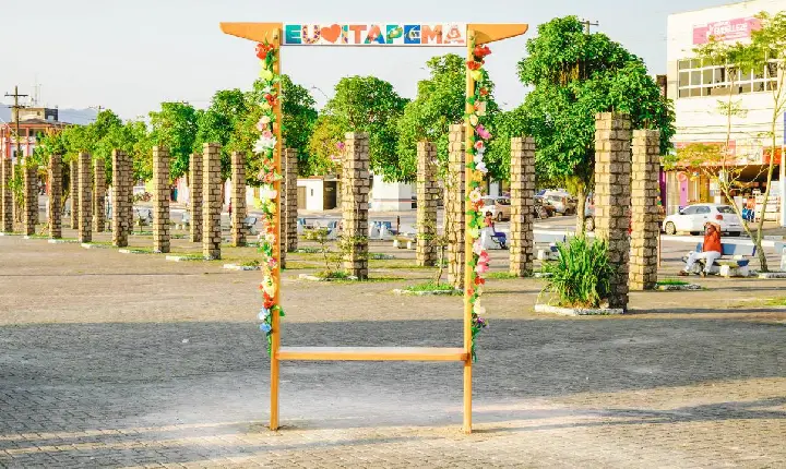 Portal de flores instagramável é instalado no Distrito de Vicente de Carvalho