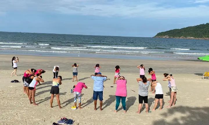Praia do Guaiúba é cenário para atividades com mulheres da Usafa Vila Áurea