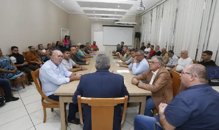 Prefeito de Guarujá se reúne com comerciantes e anuncia projetos e operações de segurança