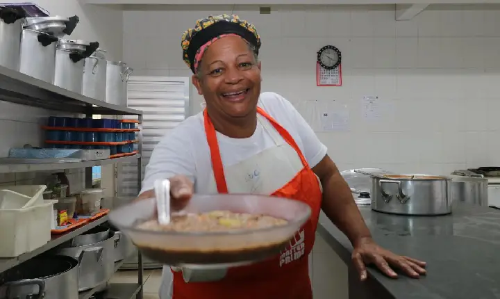 Prefeitura de Guarujá treina agentes de alimentação escolar da rede municipal, em fevereiro