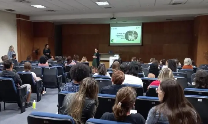 Professores adjuntos que ingressaram na rede municipal em Santos participam de formação