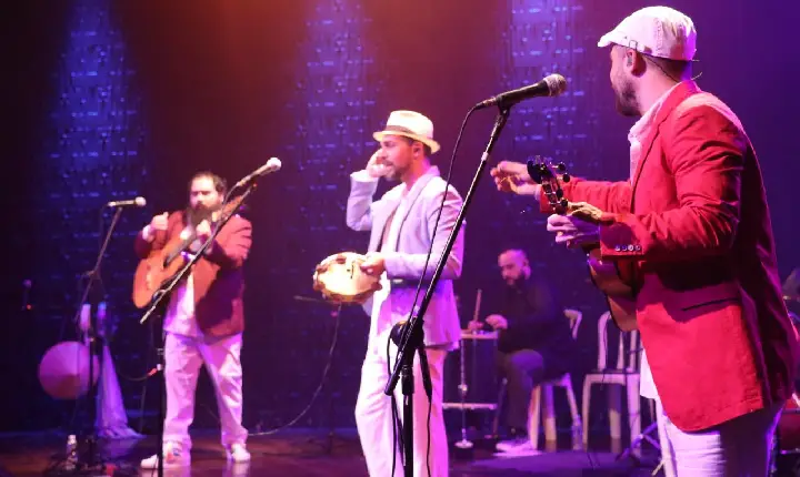 Projeto cultural aborda história do samba  com oficinas e apresentação musical