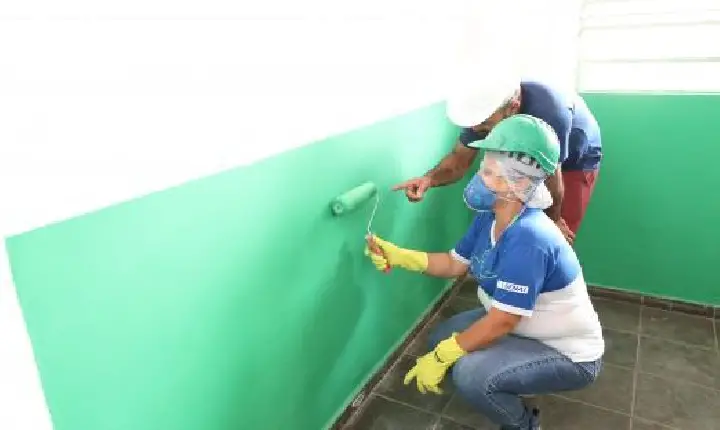 “Santos Abre 16 Vagas para Curso Gratuito de Reparo de Pinturas em Edificações Exclusivo para Mulheres”