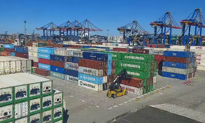 Santos Brasil incorpora área de antigo prédio administrativo e amplia capacidade de armazenagem do Tecon Santos