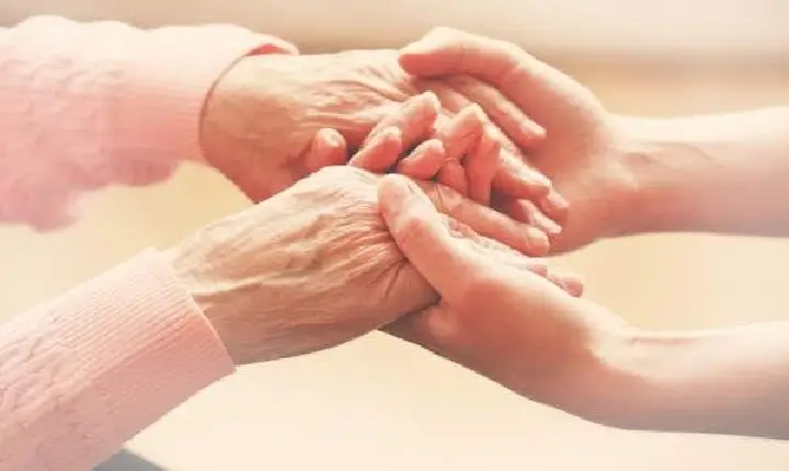 Santos promove roda de conversa, cinema, teatro e abraço para reforçar direitos do idoso