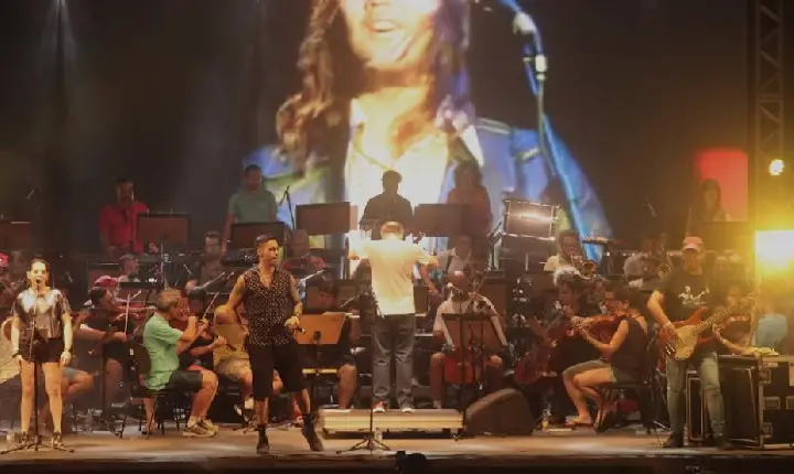 Sinfônica encanta público na praia, e Seu Jorge encerra comemorações dos 477 anos de Santos neste domingo