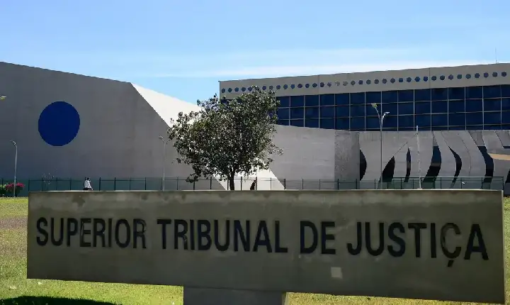 STJ anula provas contra dois investigados pela Lava Jato