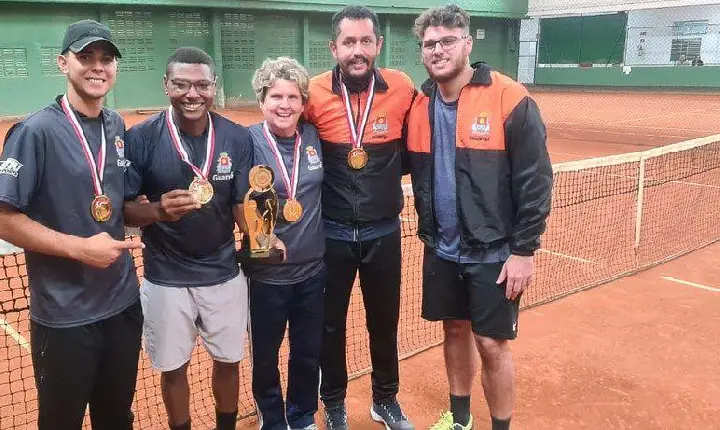 Tênis de quadra abre participação de Guarujá nesta quarta-feira (5), em São Sebastião