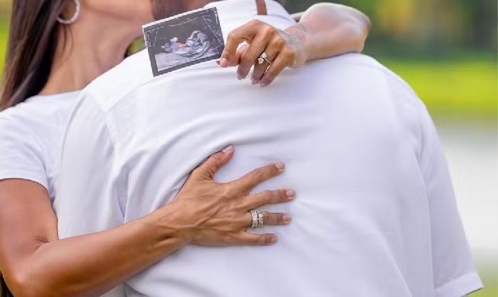 Thiaguinho e Carol Peixinho anunciam a gravidez: 