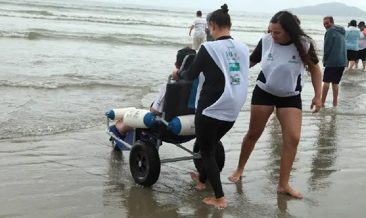 Virada Inclusiva em Santos começa com a emoção de ver o mar pela primeira vez