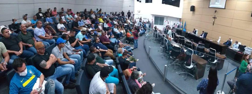 Câmara de Guarujá decide absolver o prefeito Válter Suman e arquiva o processo de impeachment contra ele