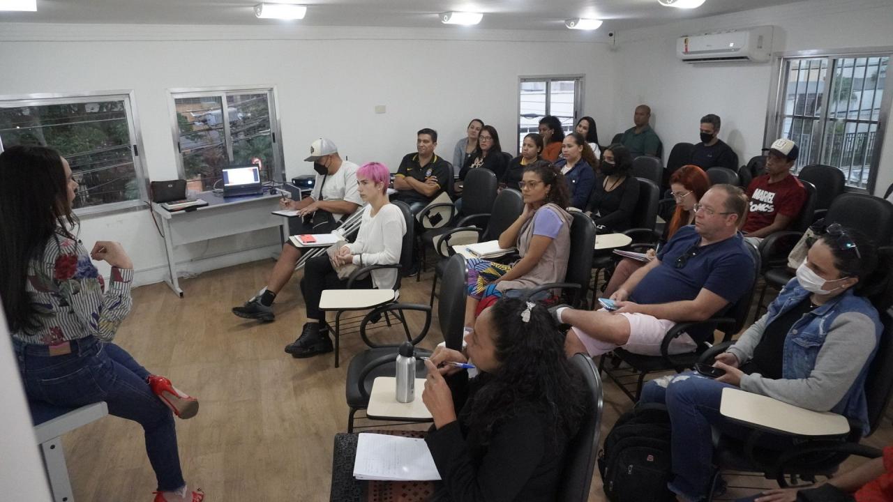 Curso de Marketing Digital reúne influenciadora digital e quem está começando na área