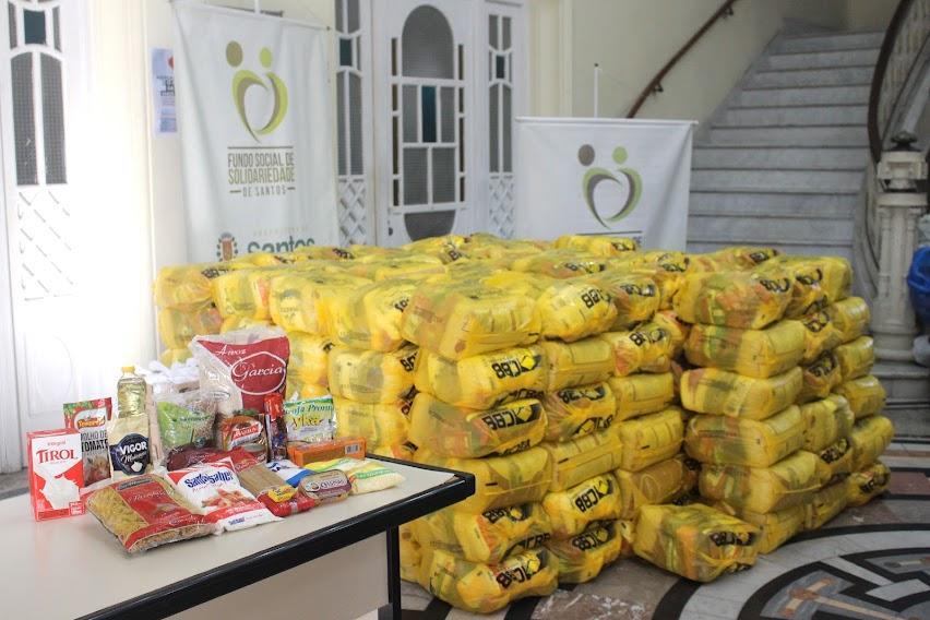Fundo Social de Santos recebe 200 cestas básicas e 200 litros de leite