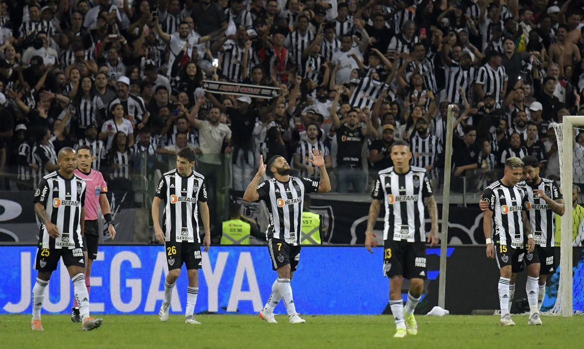Hulk decide e Atlético-MG está nas quartas da Libertadores