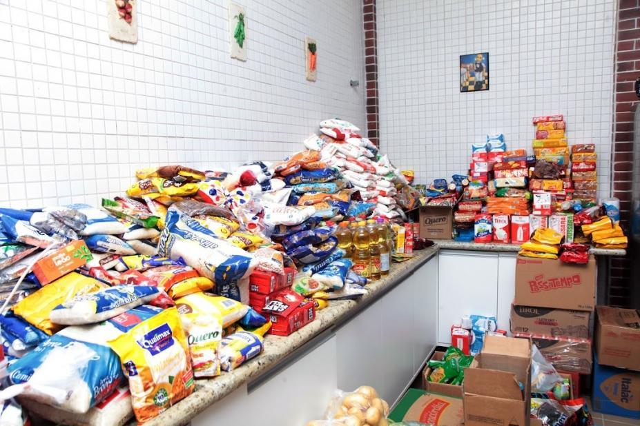Campanha humanitária de Santos promove arrecadação de alimentos