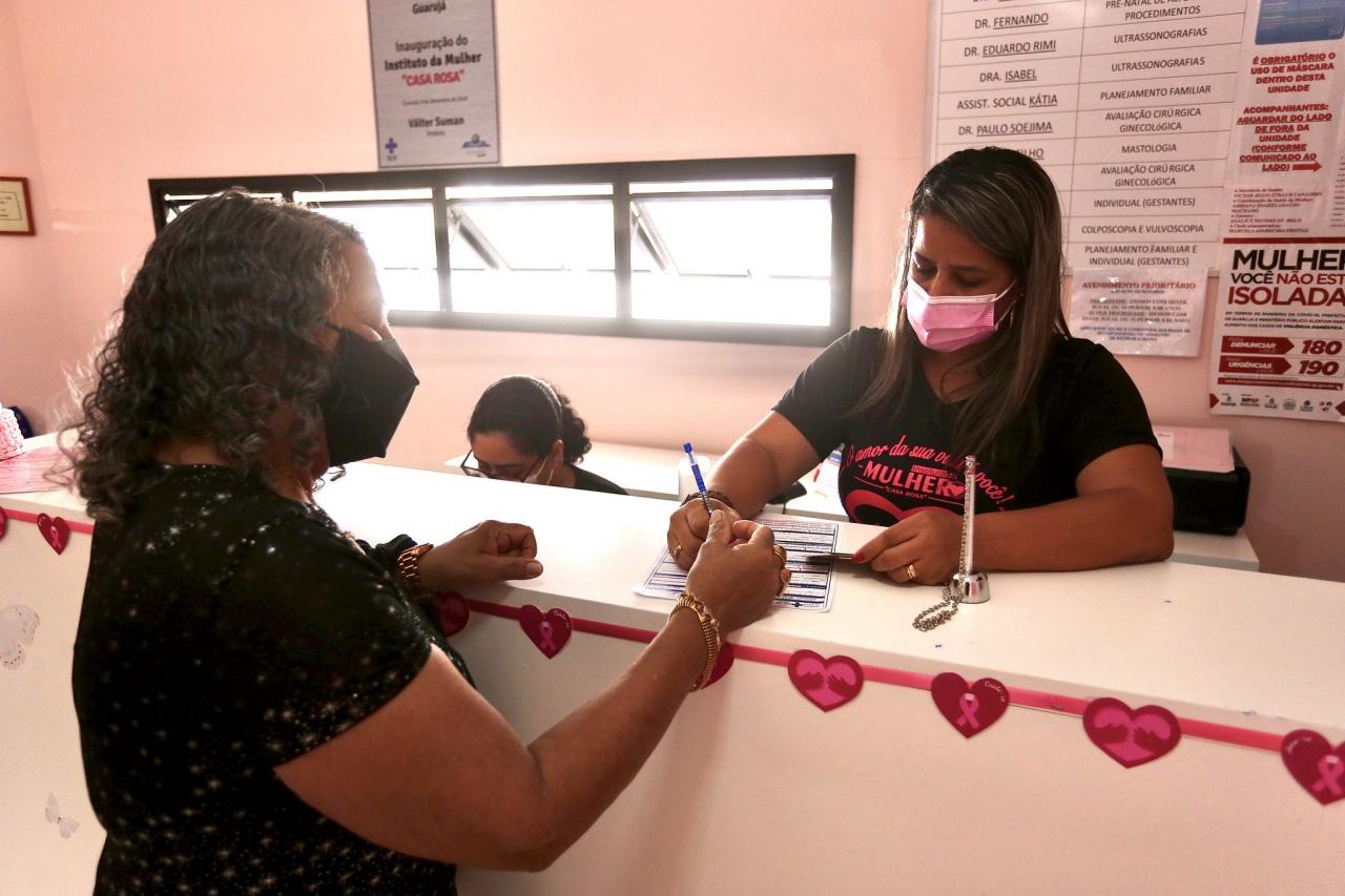 Mutirões de ultrassom de mamas para 640 mulheres abrem Outubro Rosa