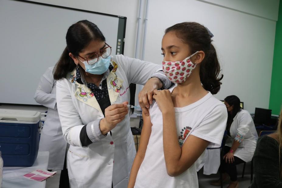 Santos amplia vacinação contra HPV e meningite para adolescentes