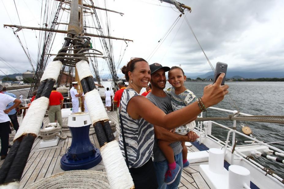 Veleiro Cisne Branco recebe visitação no Porto de Santos nesta quinta (6)