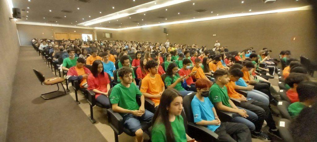 Aluno de Guarujá recebe medalha de bronze  da 16ª Olimpíada Brasileira de Matemática