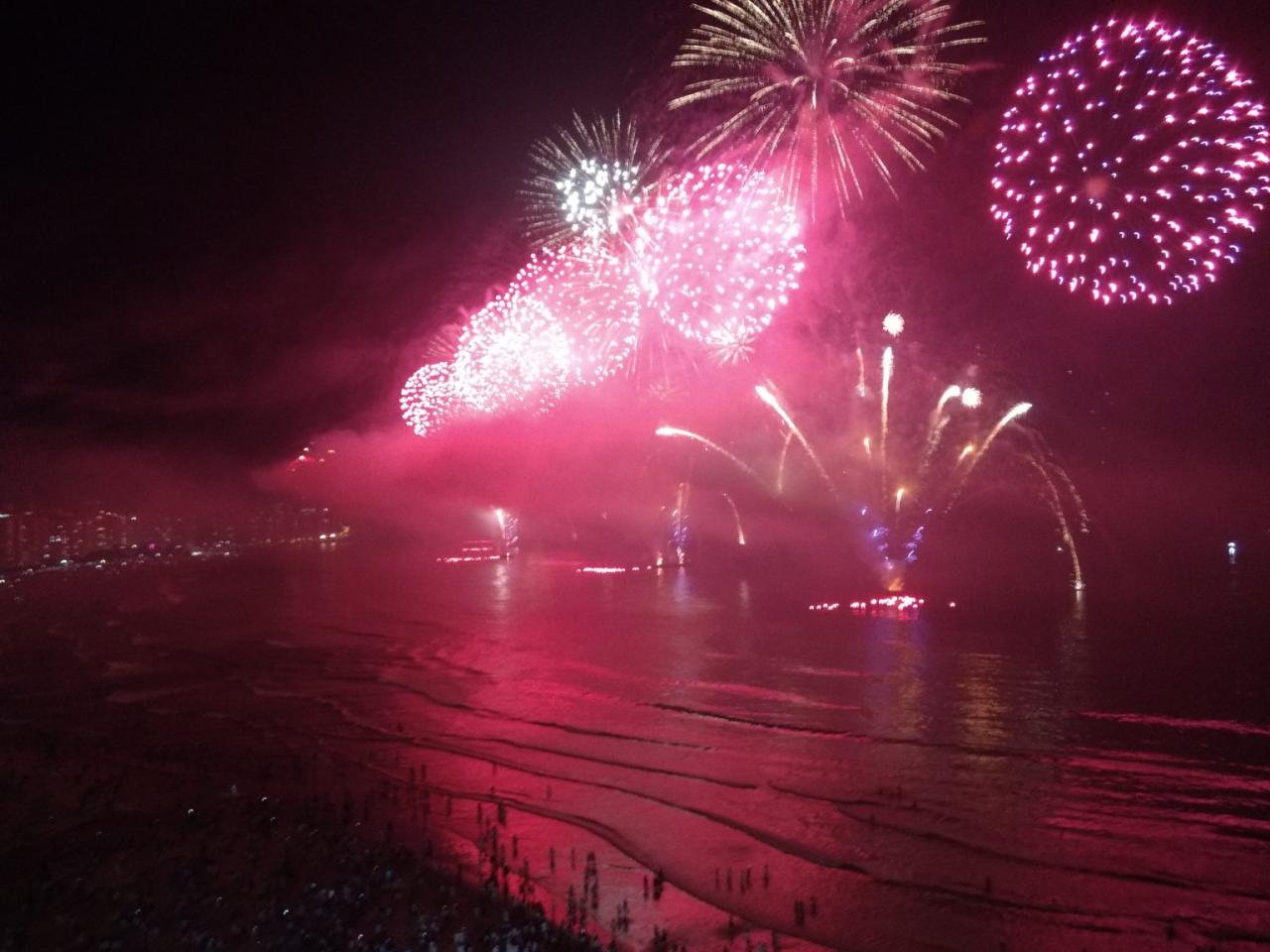 GUARUJÁ TERÁ 15 MINUTOS DE FOGOS NO RÉVEILLON E MUITAS OUTRAS ATRAÇÕES NA TEMPORADA DE VERÃO