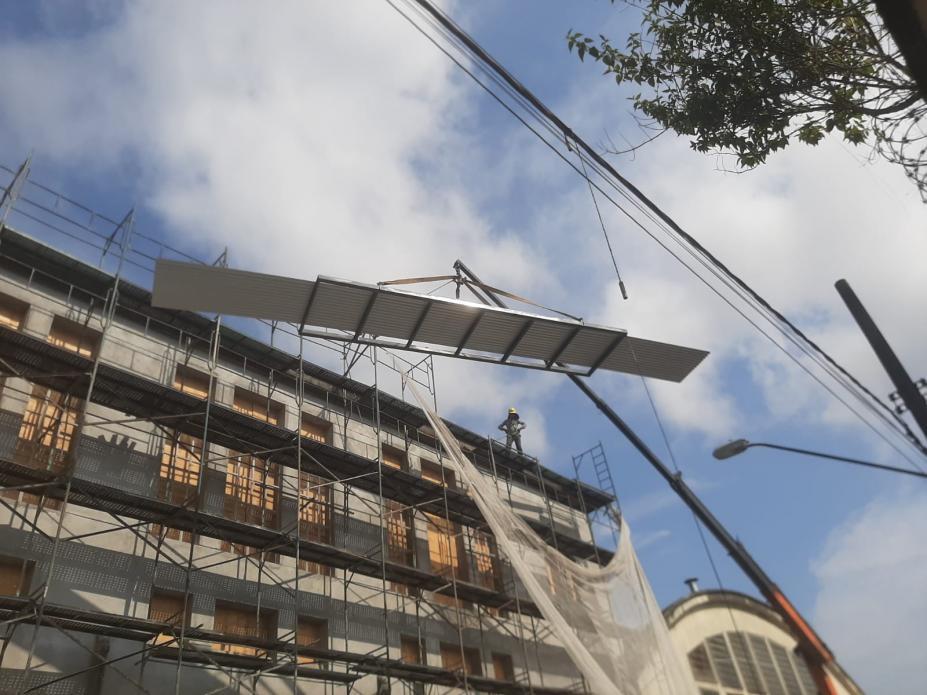 Começa a instalação das telhas do Novo Mercado Municipal de Santos