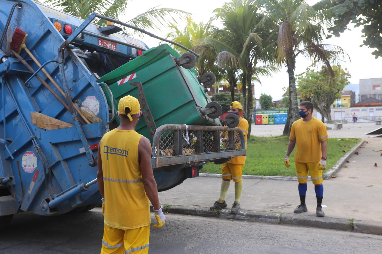 Guarujá discute manejo de resíduos sólidos e modernização da limpeza urbana