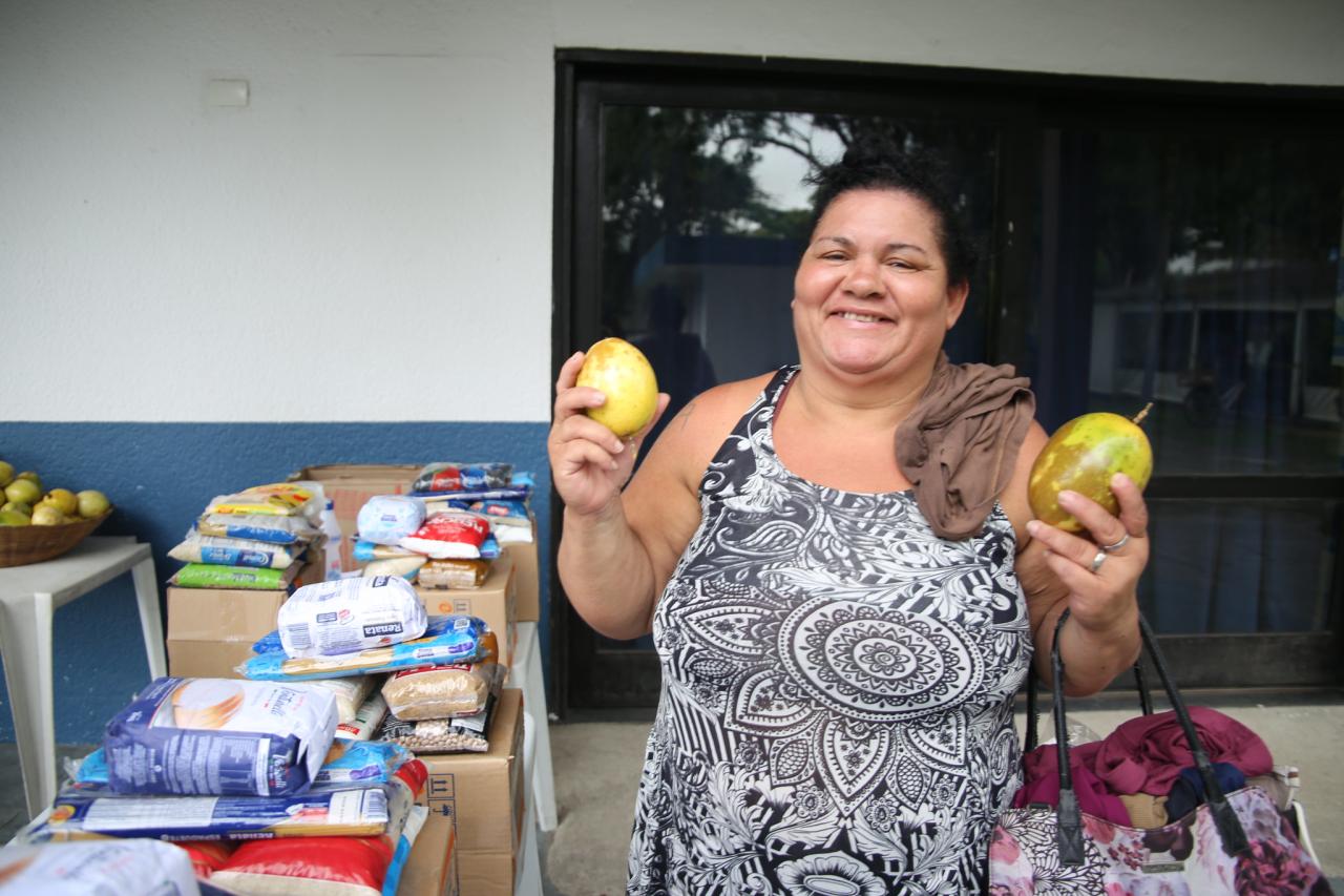 Horta Orgânica do Fundo Social beneficia munícipes com frutas fresquinhas