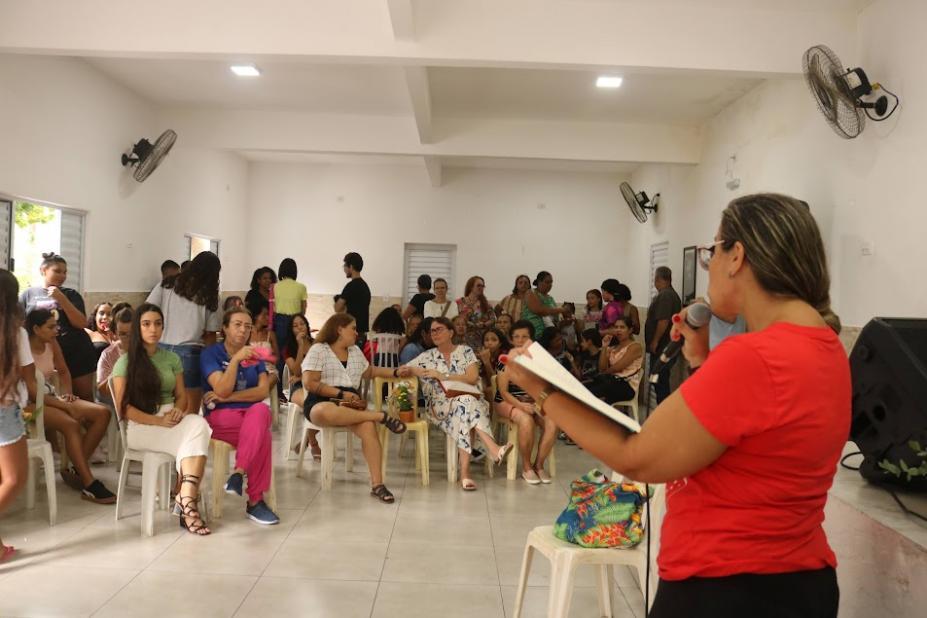 Atividades culturais e de beleza celebram a mulher em morro de Santos