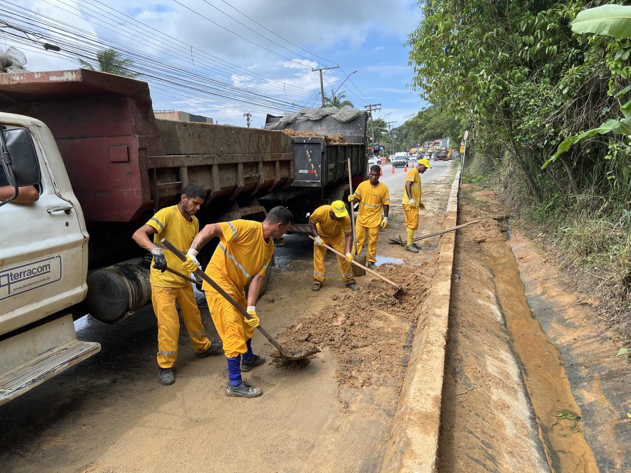 Prefeitura de Guarujá executa força-tarefa   para atender locais atingidos pela chuva