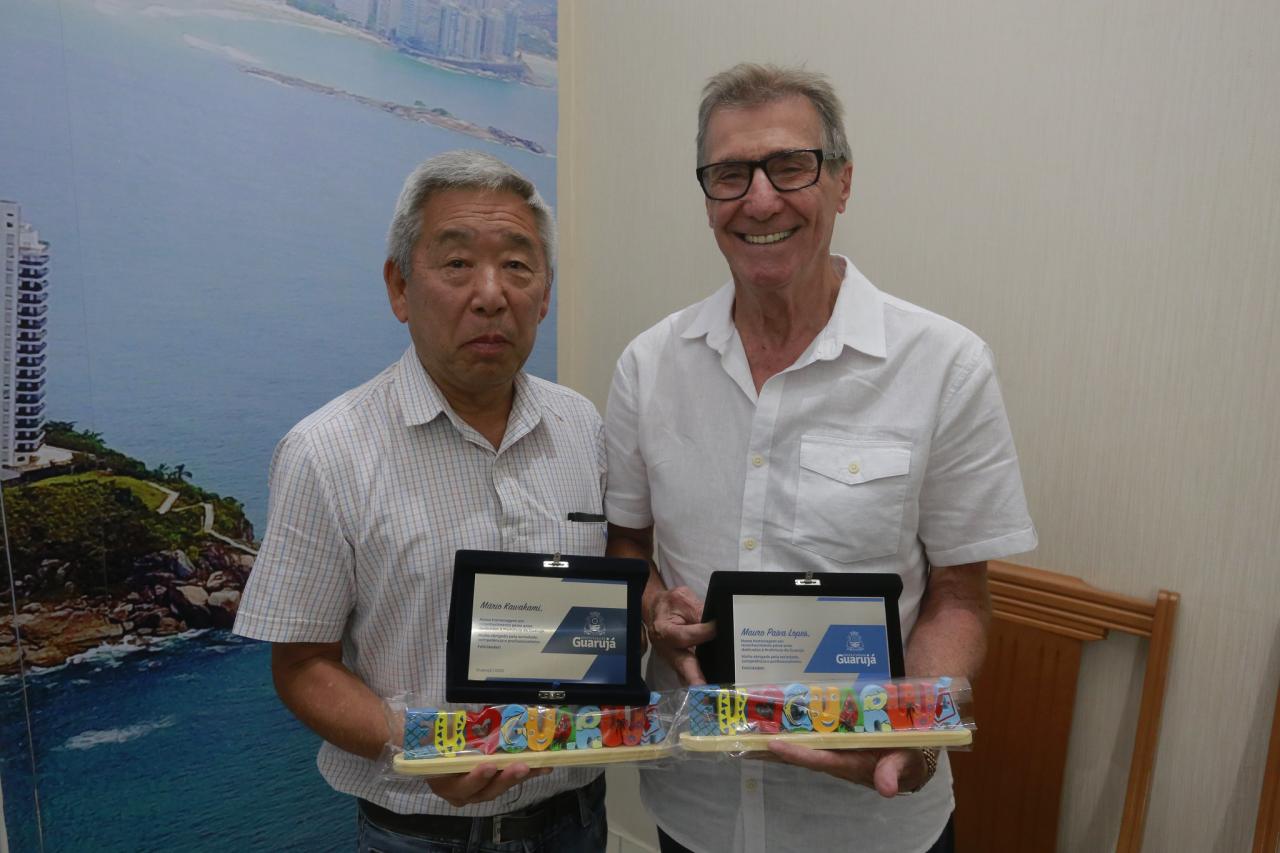 Prefeitura homenageia servidores que  encerraram atuação nos serviços públicos