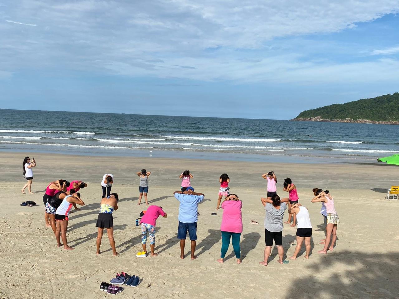 Praia do Guaiúba é cenário para atividades com mulheres da Usafa Vila Áurea