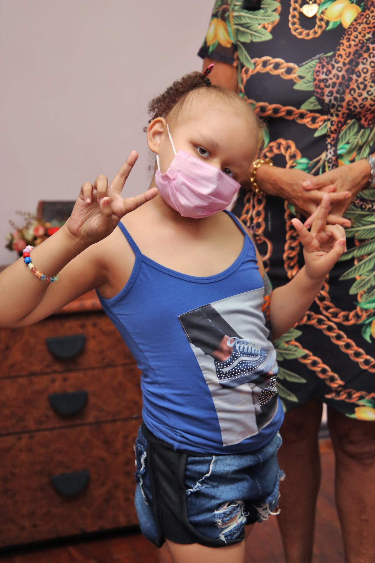Ação entre amigos ajuda menina   com câncer nas despesas do tratamento