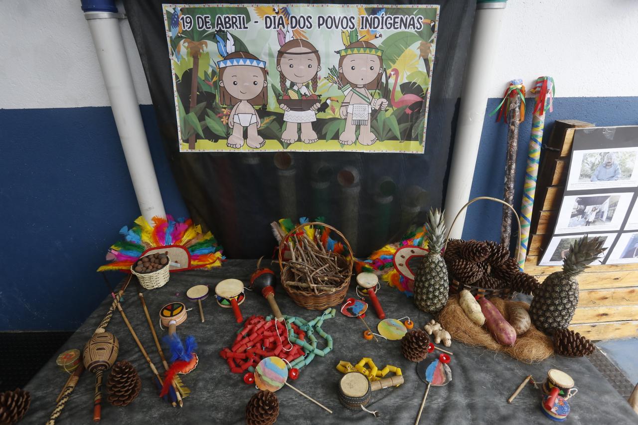 E. M. Catarina Salgado realiza exposição no Dia dos Povos Indígenas