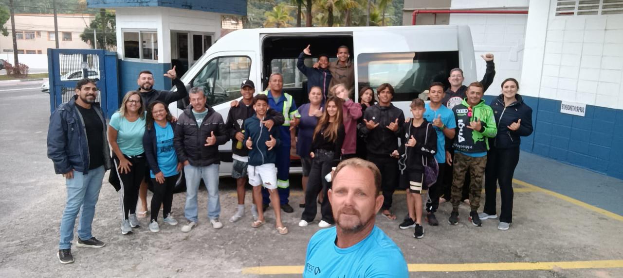 Equipe de surf do Guarujá compete  no Hang Loose Surf Attack com 26 atletas