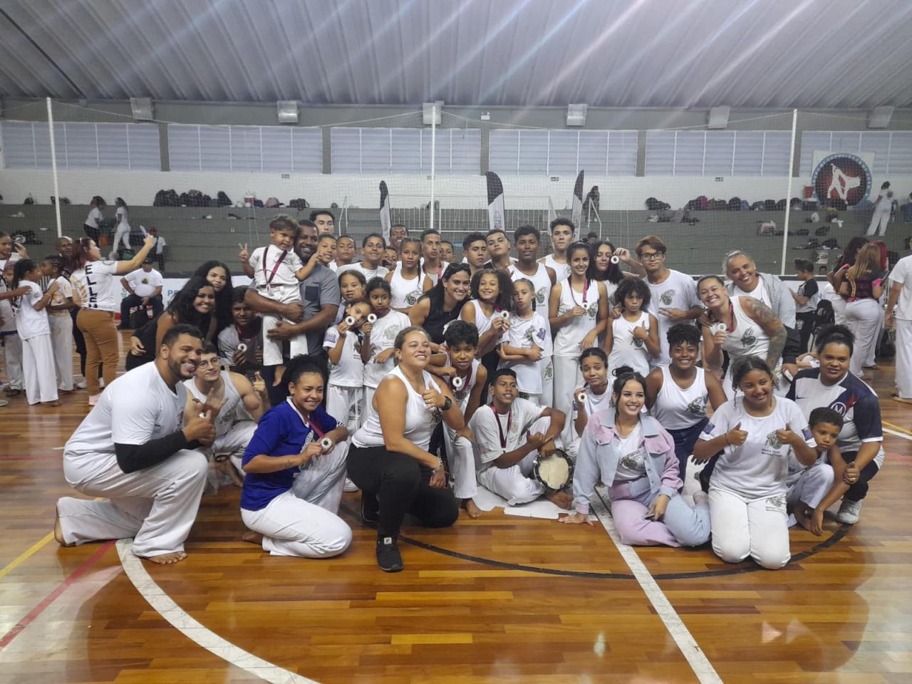 Grupo Caravela Negra fatura 15 medalhas  para Guarujá em Copa Aberta de Capoeira