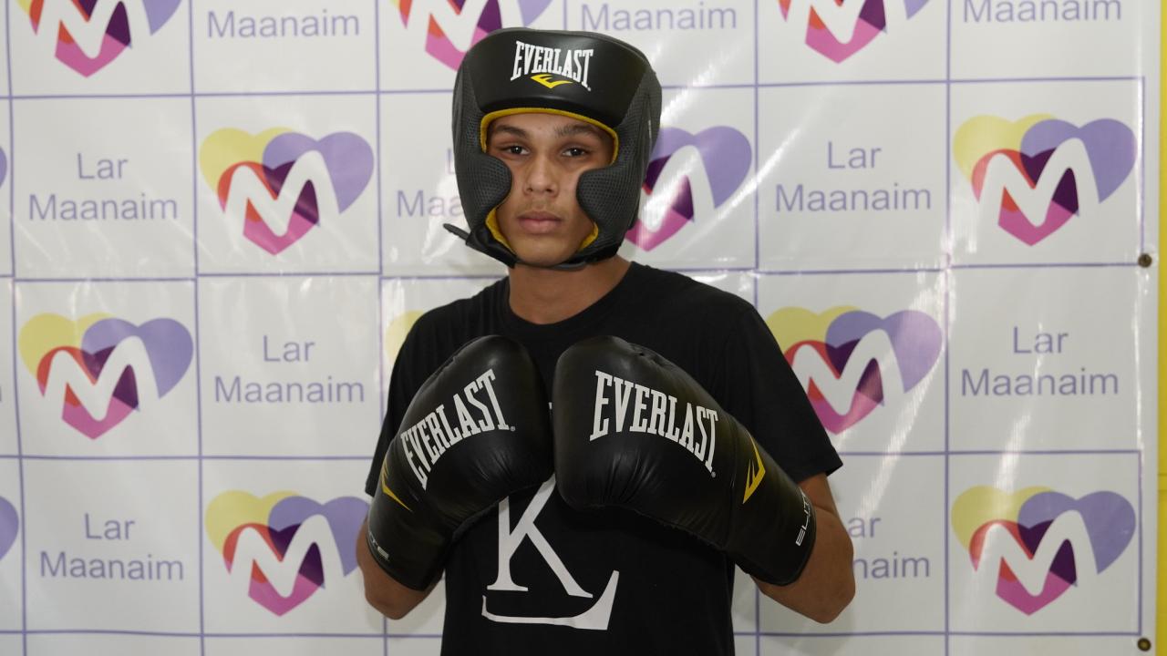 Jovem acolhido no Lar  Maanaim vence torneio de boxe