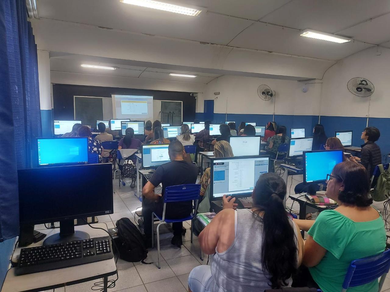Pais devem manter dados  atualizados dos filhos junto às escolas