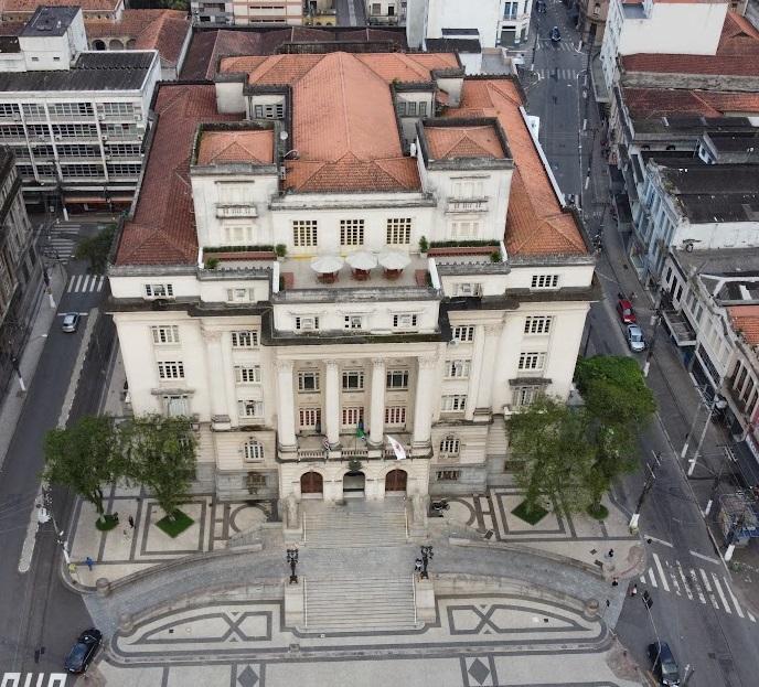 Prefeitura de Santos lança concurso com mais de 300 vagas