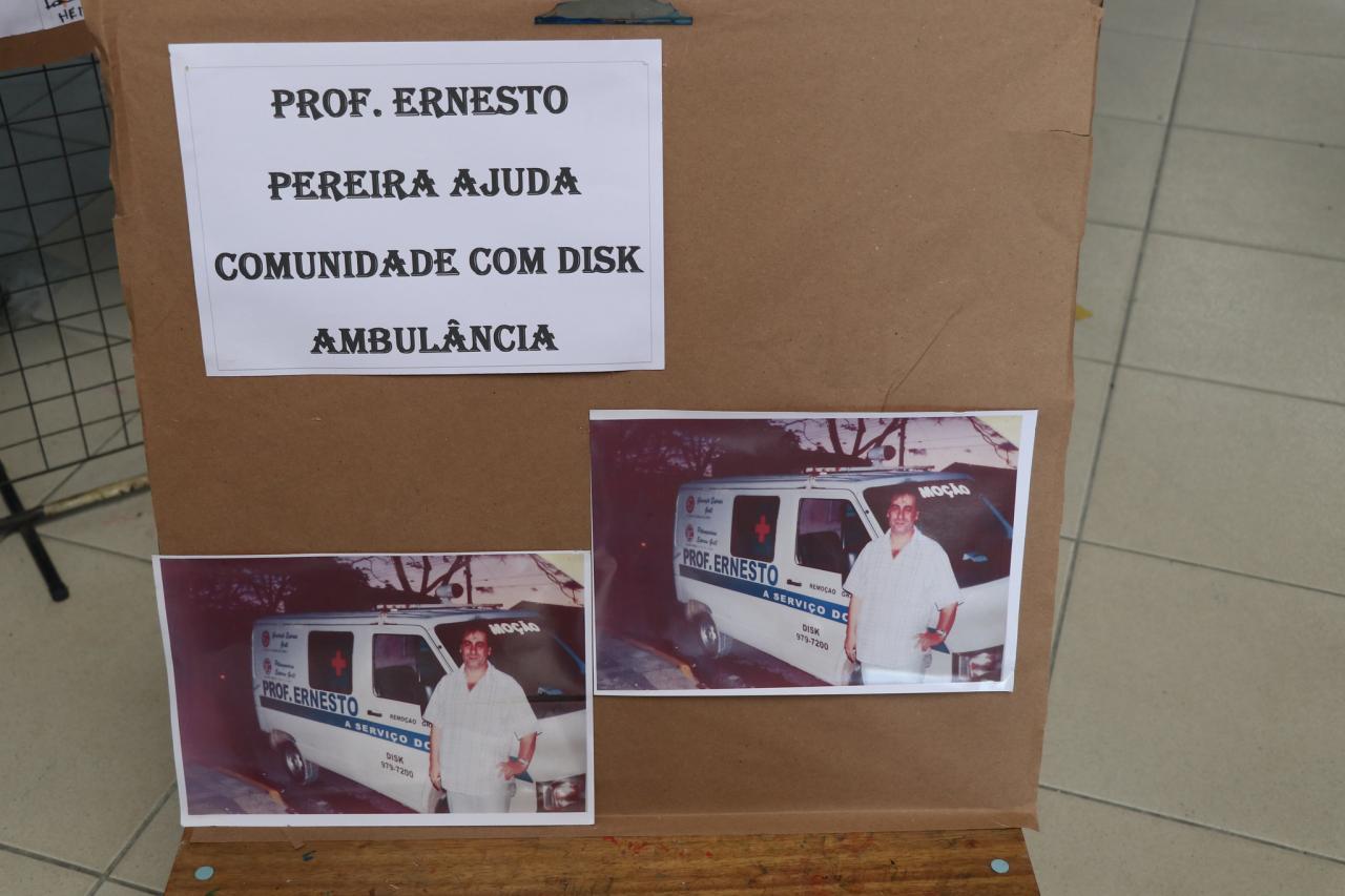 E.M. Ernesto Pereira homenageia patrono com exposição