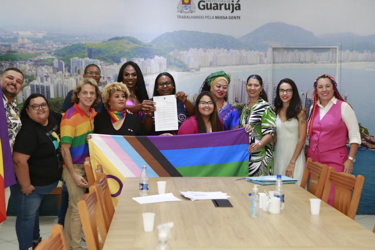Guarujá institui uso de nome social para travestis e transexuais